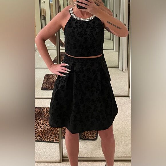 FRANCESCAS cocktail dress with flower detail. Size medium - Picture 5 of 11